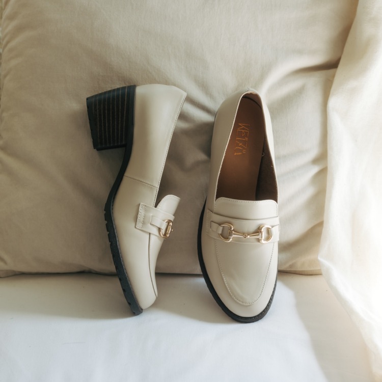 暮霧序曲∥油臘高跟樂福∥米白