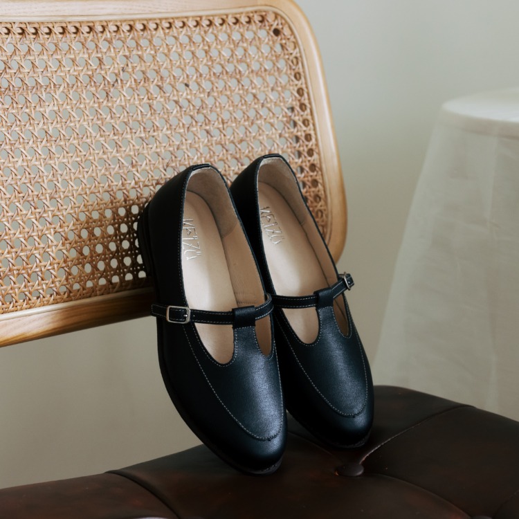 法式書苑∥真皮Ｔ字樂福鞋∥黑