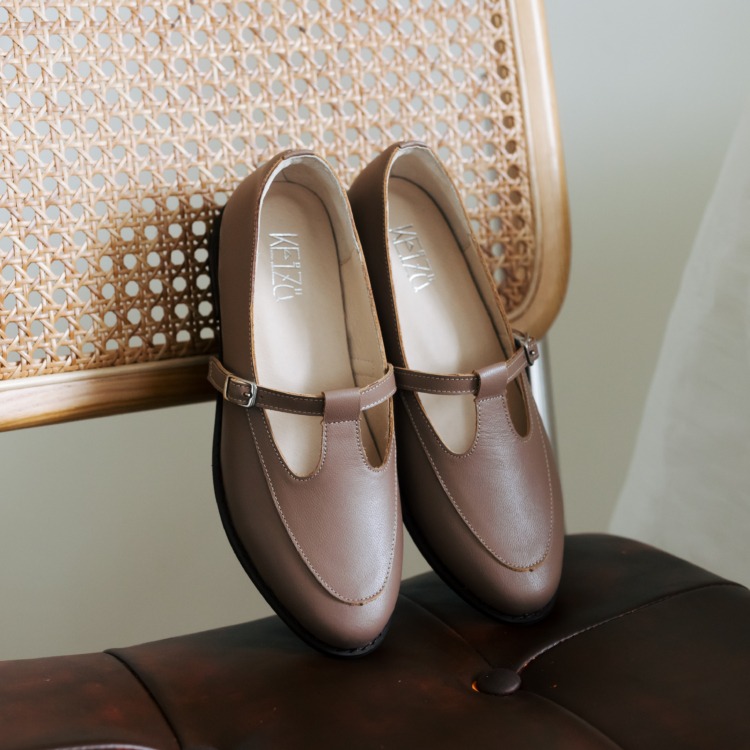 法式書苑∥真皮Ｔ字樂福鞋∥棕